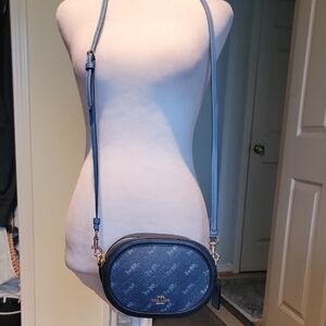 Coach Camera Bag With Horse And Carriage.Print Coach C4057 Crossbody Bag